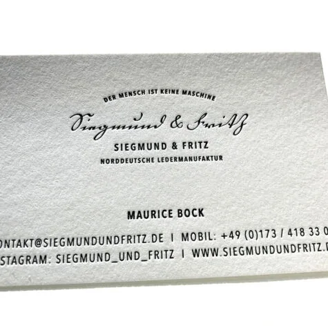 Für ein optimales Druckergebnis sollten die Schriften nicht kleiner als 8 Punkt und die Linienstärke ab 0,5 Punkt angelegt werden. Wie soll ich Schriften für den Letterpress anlegen?